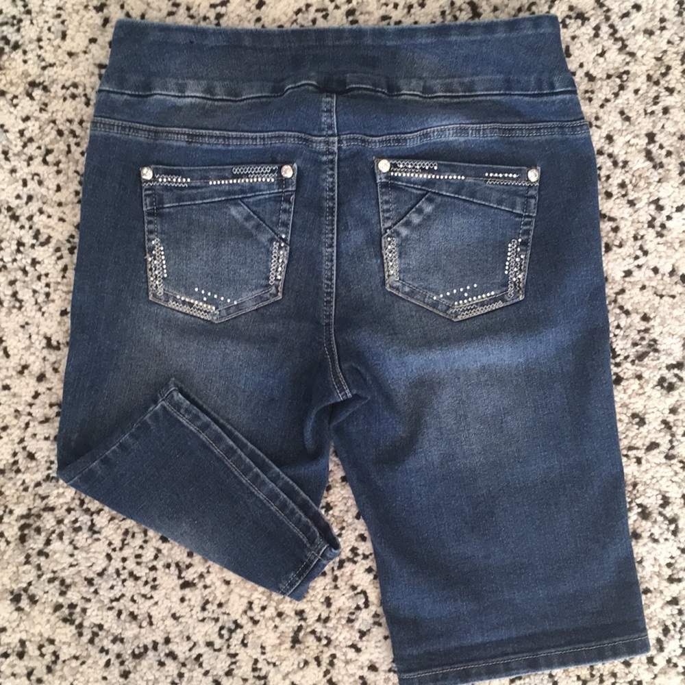 GG Jeans Dark Wash Denim Bermudas, size 8